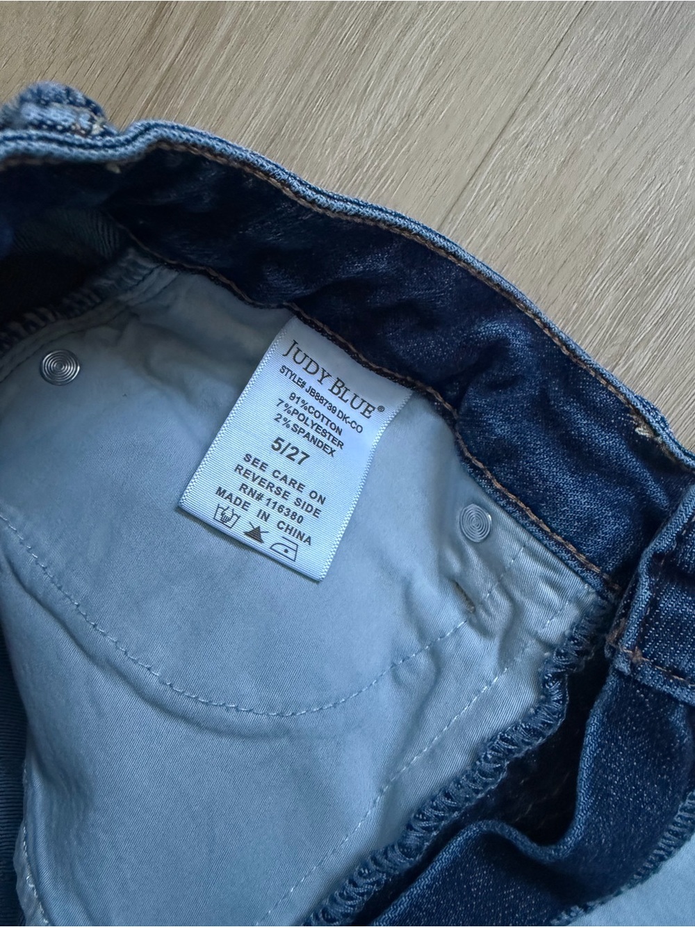 Judy Blue Dark Wash High Rise Flare Jeans Raw Hem Distressed 5/27 - Picture 6 of 9
